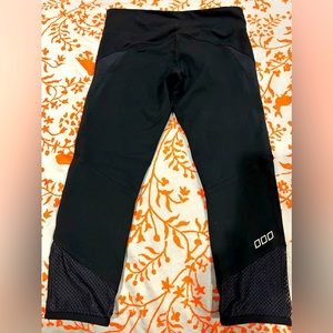 Lorna Jane Crop leggings. Gently worn but great quality!